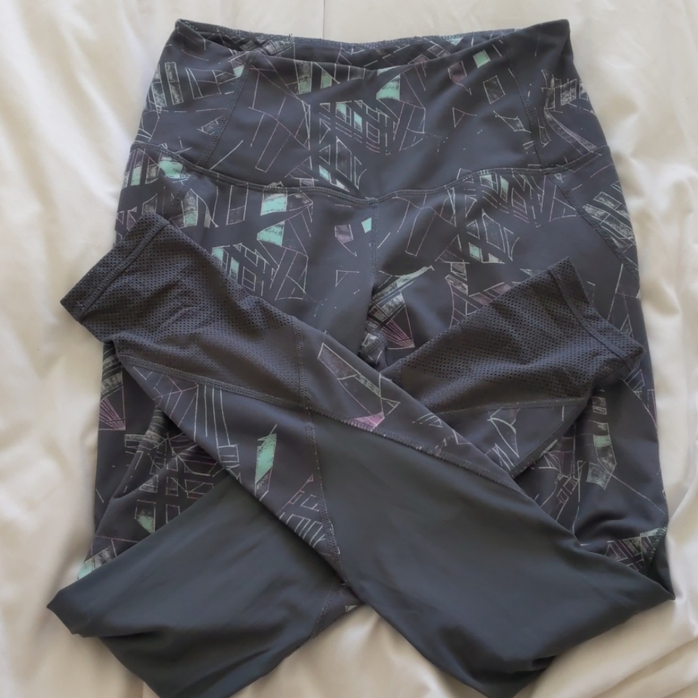 Zella gray geometric leggings